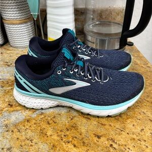 Brooks Ghost size 9
